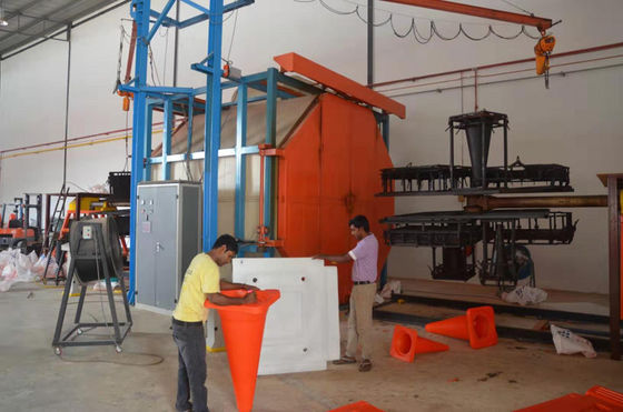 Συσσωρευτής Die Roto Molder Machine Προσαρμοσμένη γωνία περιστροφής
